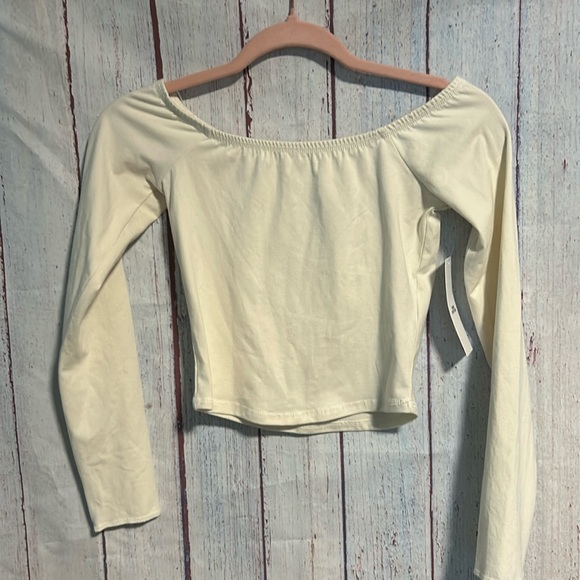 NWT BDG Alex off the shoulder top - Picture 3 of 7